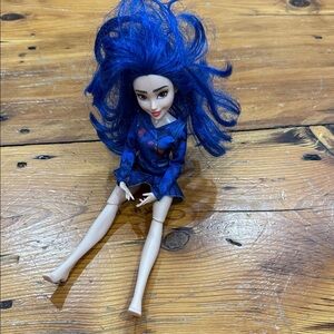 Disney Descendants Signature Isle Of The Lost Evie Doll
